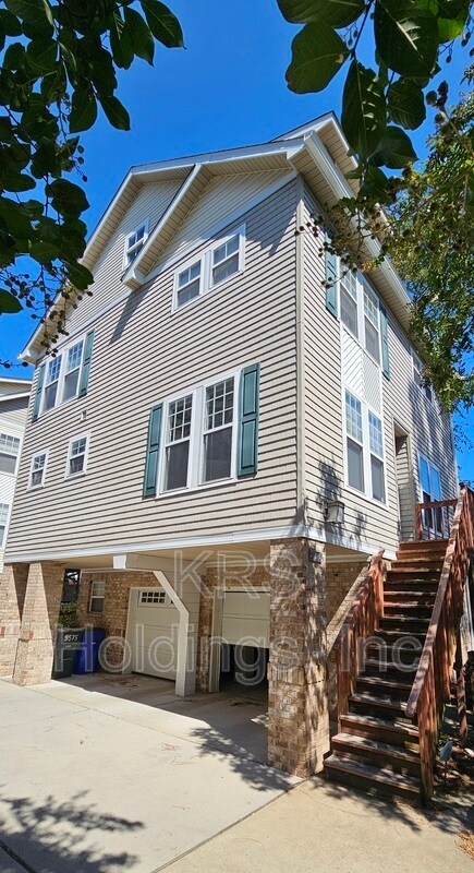Building Photo - 9575 8th Bay St