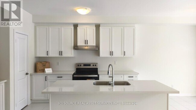 Photo du bâtiment - 30 Freeman Williams St