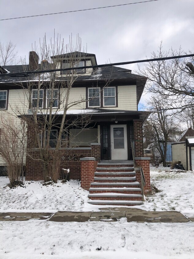 Large updated 4 bedroom-clv hts - 2087 Goodnor Rd