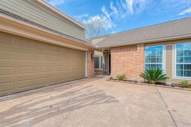 Building Photo - 13322 Pantano Dr