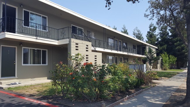 Foto del edificio - Carmel Plaza Apartments