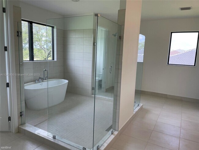 Foto del edificio - 6 br, 4 bath House - 4855 SW 159th Ave