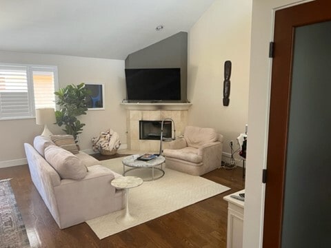 Mounted tv - 3965 Moore St