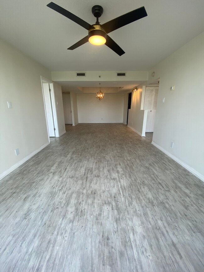Foto del edificio - 3211 W Swann Ave