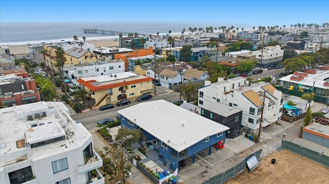 Building Photo - 3320 Pacific