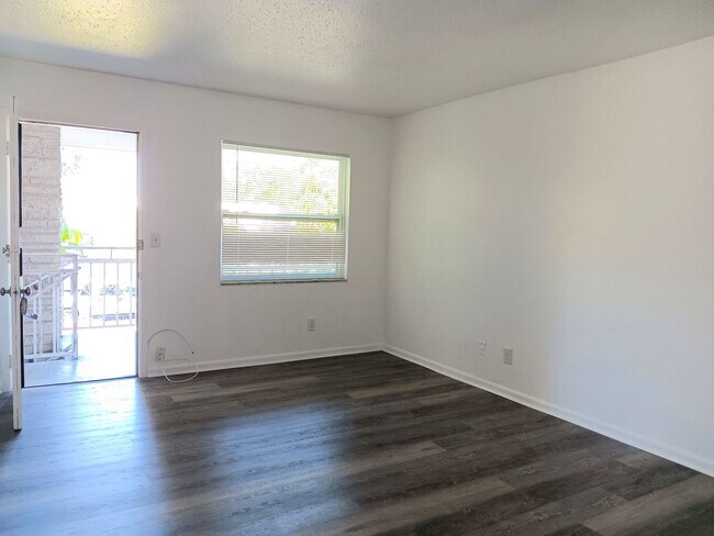 Foto del edificio - Nice, renovated one-bedroom near 4th St co...