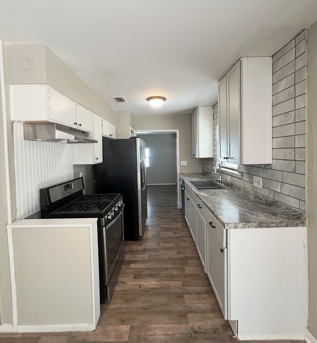 Building Photo - Charming 3-Bed, 2-Bath Home in Northeast S...