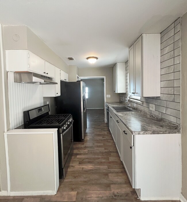 Foto del edificio - Charming 4-Bed, 2-Bath Home in Northeast S...