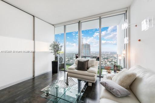 Foto principal - 92 SW 3rd St