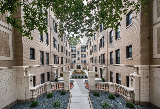 Building Photo - 4040 N Ashland Ave