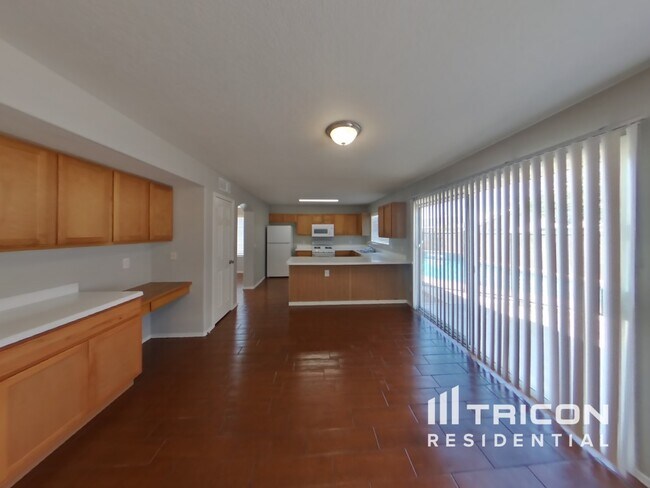 Foto del edificio - 8566 W Denton Ln