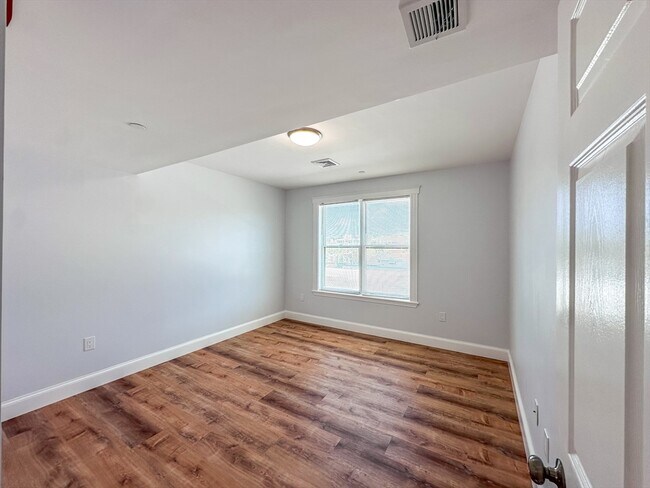 Foto del edificio - 734 Dudley St