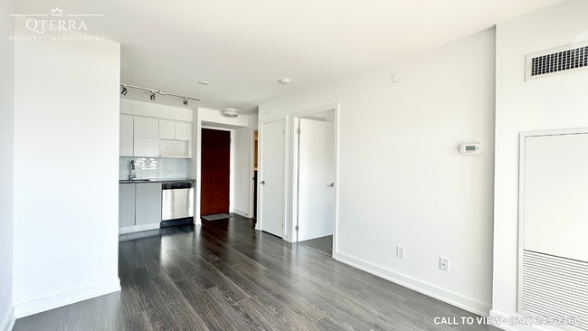 Building Photo - 120 Varna Dr