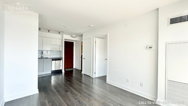 Photo du bâtiment - 120 Varna Dr