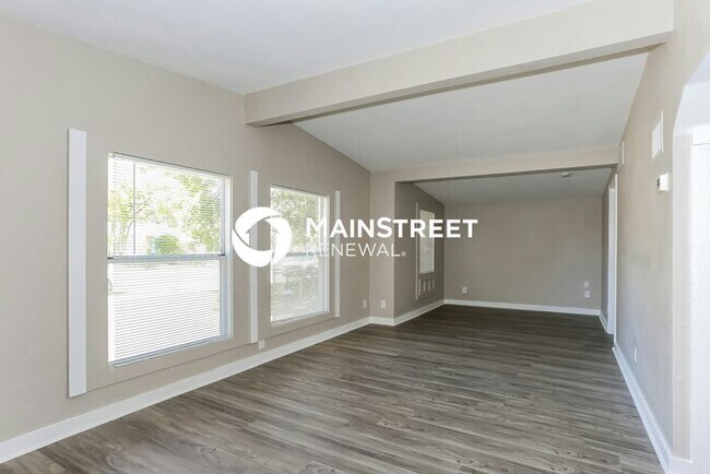 Foto del edificio - 3 Bedroom Pet-Friendly Home in St Petersburg, FL with Main Street Renewal