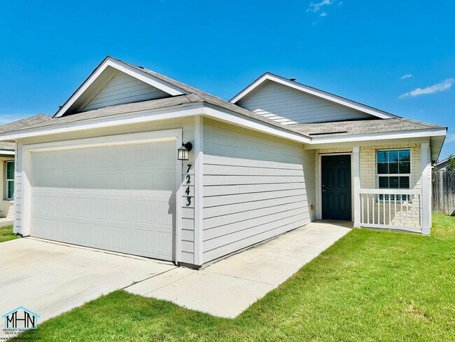 Building Photo - A Stunning 3-Bed 2-Bath Single Story - Nea...