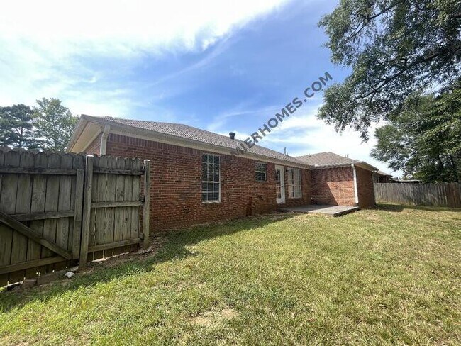 Foto del edificio - 2814 Henson Pl