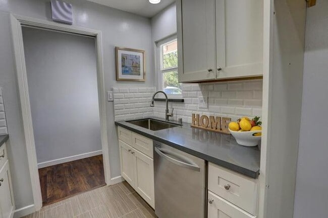 Kitchen & Entrance - 373 DAYTON AVE