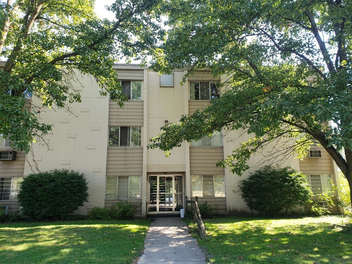 Primary Photo - 406 Burbank Dr