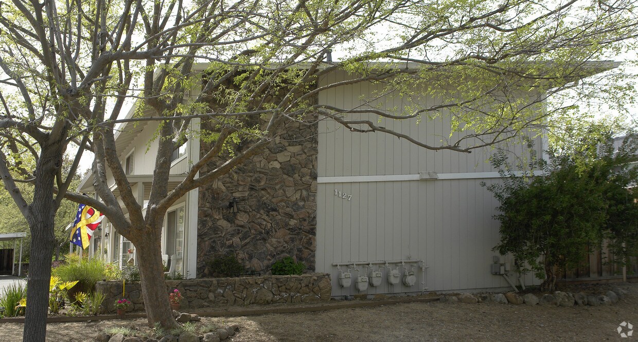 Building Photo - 1127 Kottinger Dr