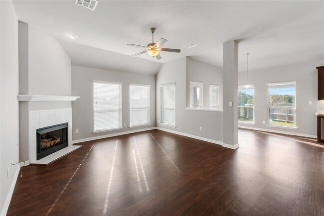Building Photo - 1077 Venice Dr