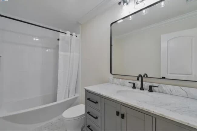 Building Photo - 5169 Lillian Ct