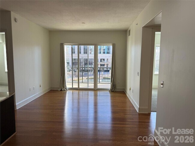 Foto del edificio - 4620 Piedmont Row Dr