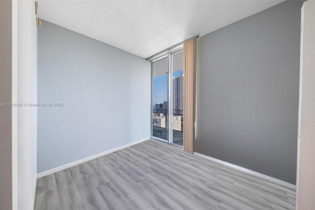 Foto del edificio - 350 NE 24th St