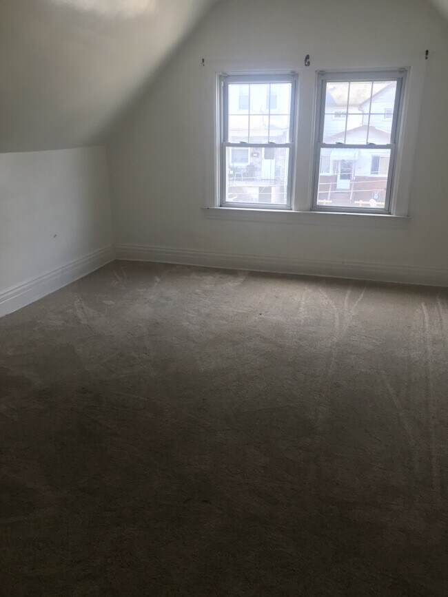 Building Photo - 345 Kenney Avenue