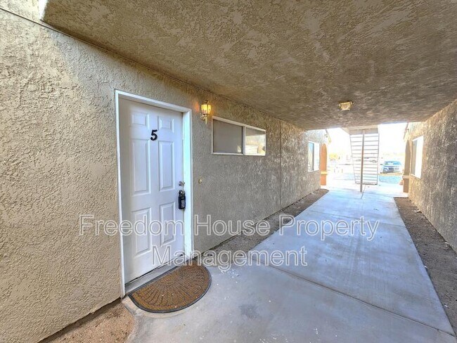Building Photo - 2341 E Calvada Blvd
