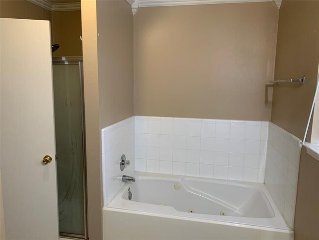 Building Photo - 3723 Oaklace Dr