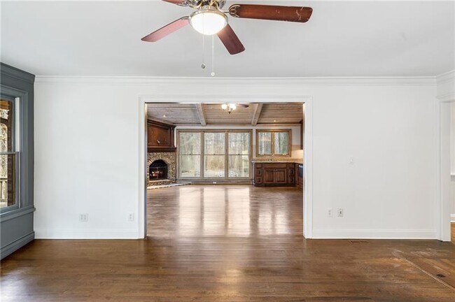 Foto del edificio - 2468 Ridgeway Dr