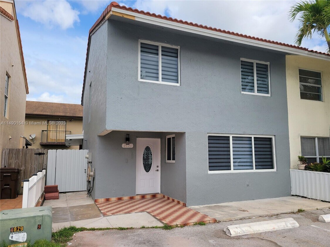 2421 W 54th Pl Unit 11, Hialeah, FL 33016 Condo for Rent in Hialeah, FL