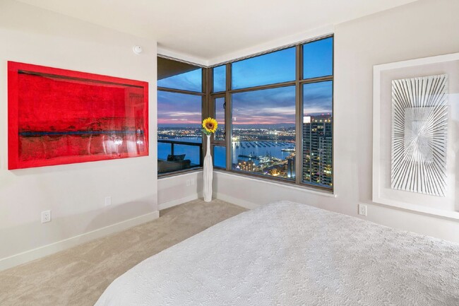Building Photo - Electra 37th Floor with Sweeping Views