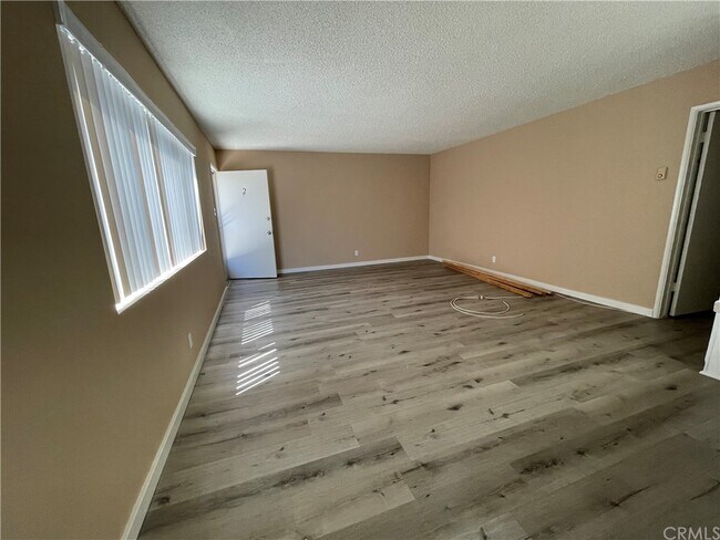 Foto del edificio - 4210 E 5th St