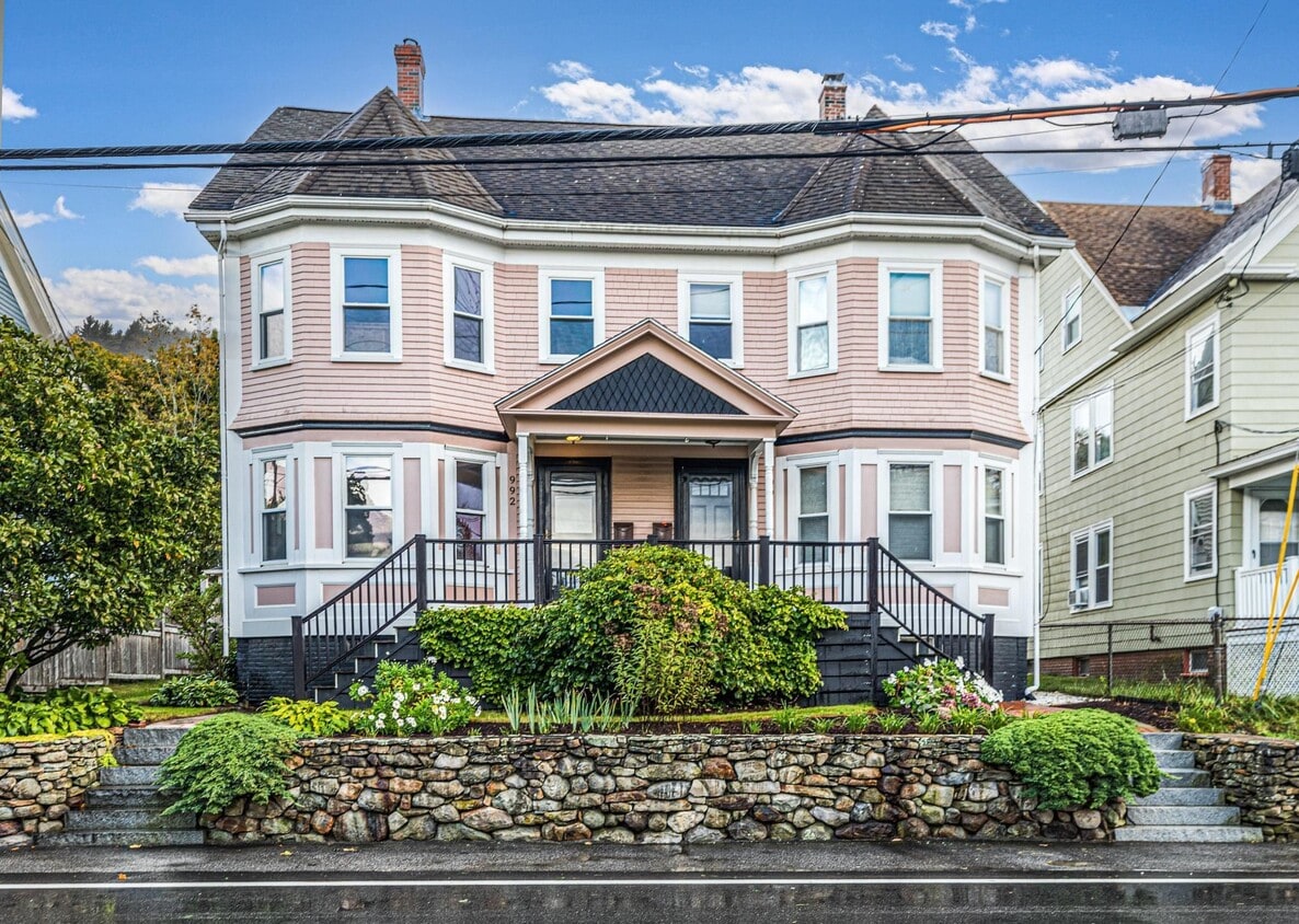 Primary Photo - 992 South St