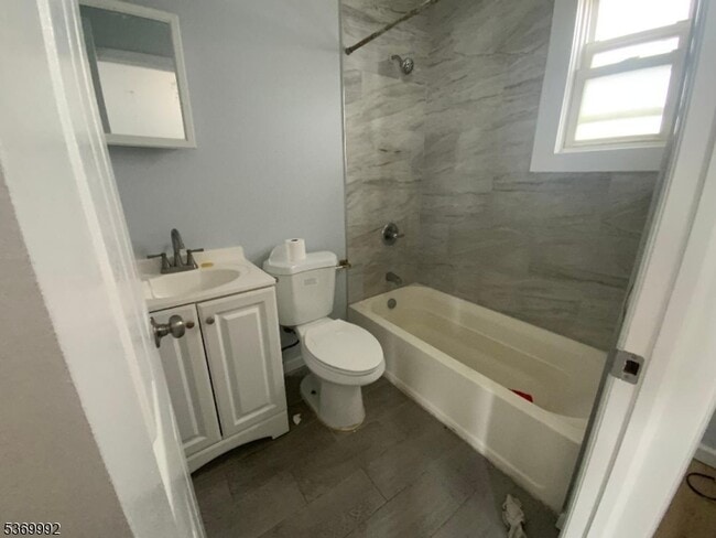 Building Photo - 28 Niles St