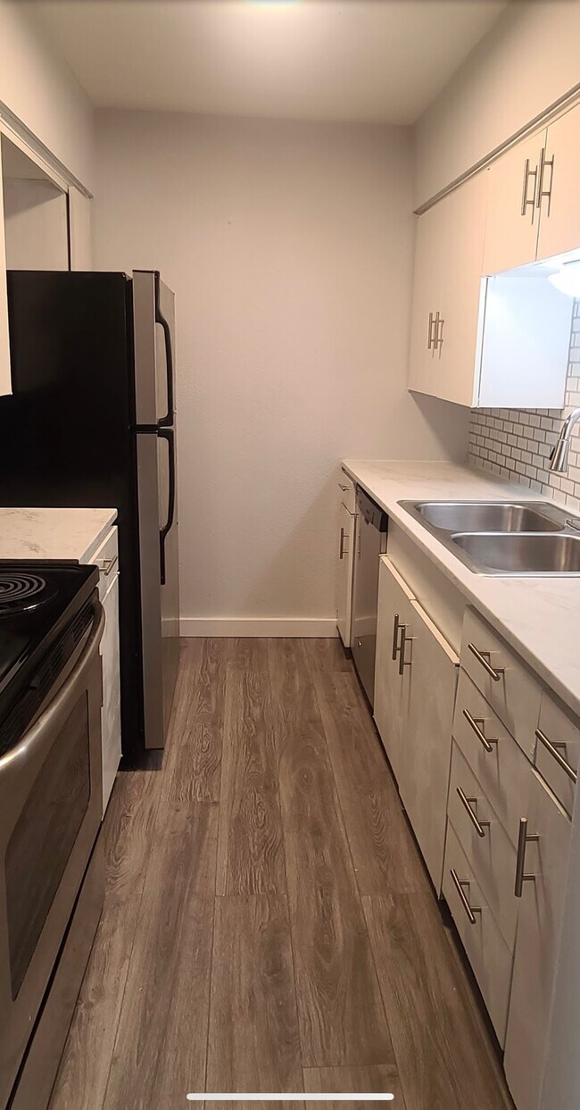 4330 Bowser Ave Unit 107, Dallas, TX 75219 4330 Bowser Ave Dallas, TX