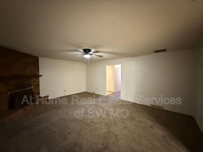 Building Photo - 2949 S Dayton Ave