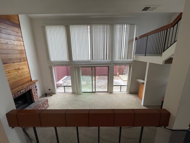 Building Photo - 2506 Levante St