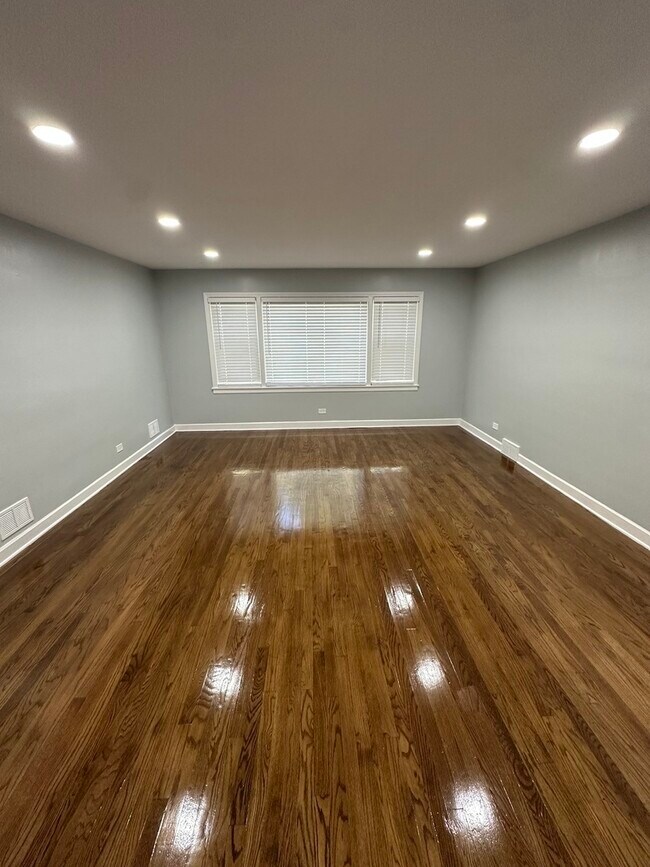 Foto del edificio - 8232 Keating Ave