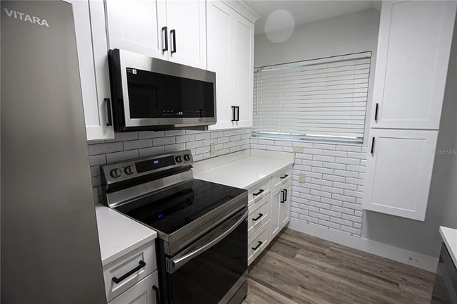 Foto del edificio - 111 E 143rd Ave