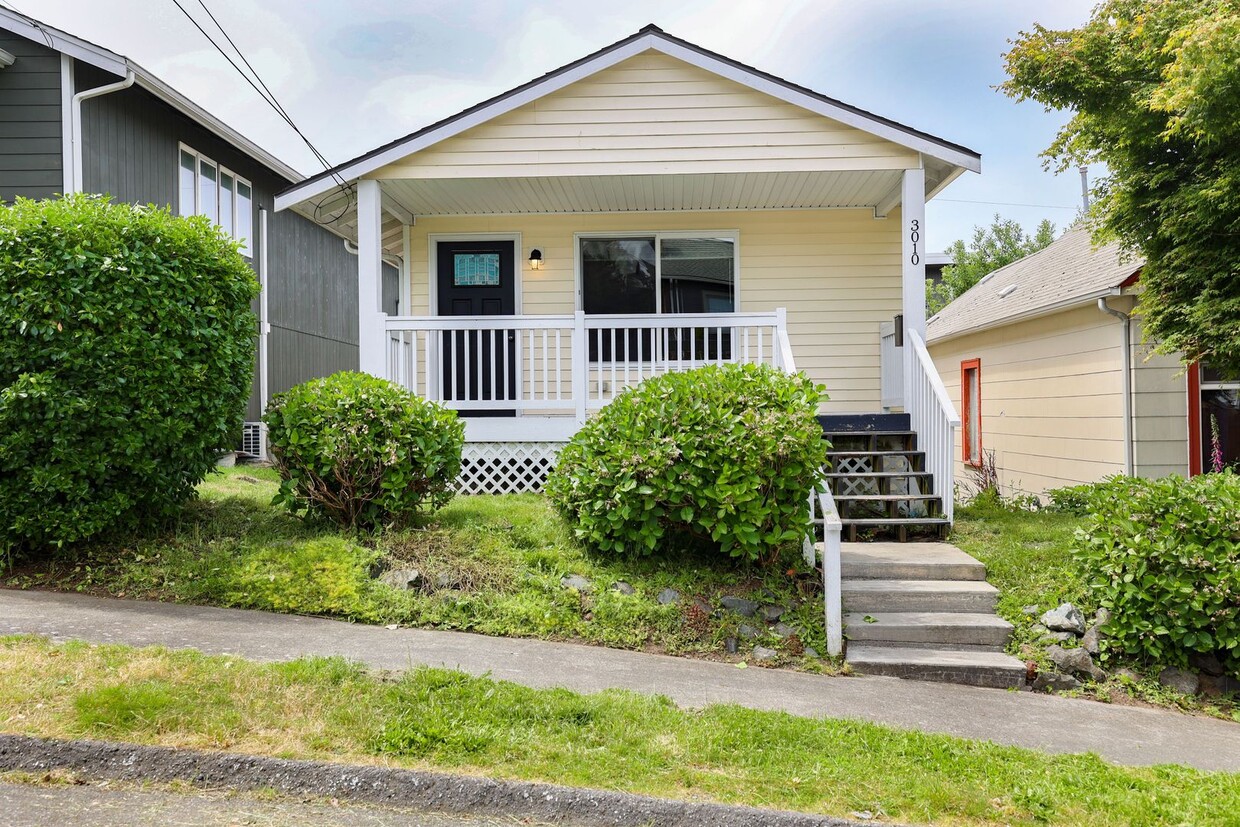 Primary Photo - Adorable Everett Home for Lease