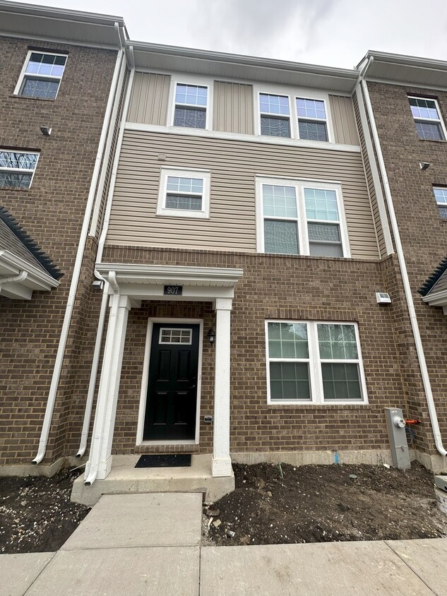Foto principal - 907 Jenkins Ct