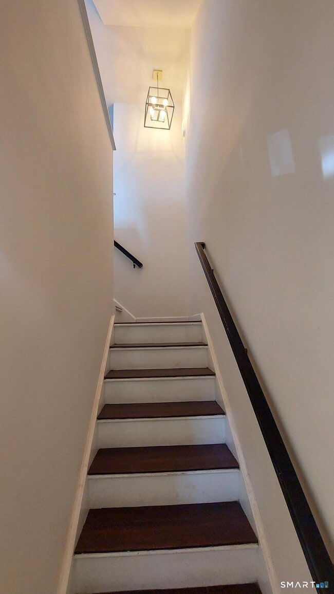 Building Photo - 11 Mannions Ln