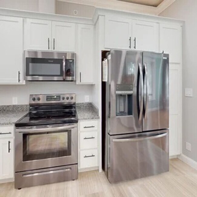Foto del edificio - 8BR/6BA Fort Sanders Home Near UTK | Avail...