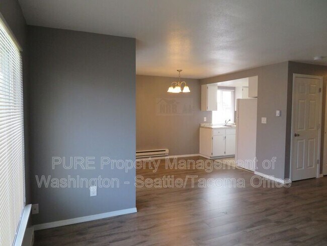Building Photo - 4028 S Lawrence St