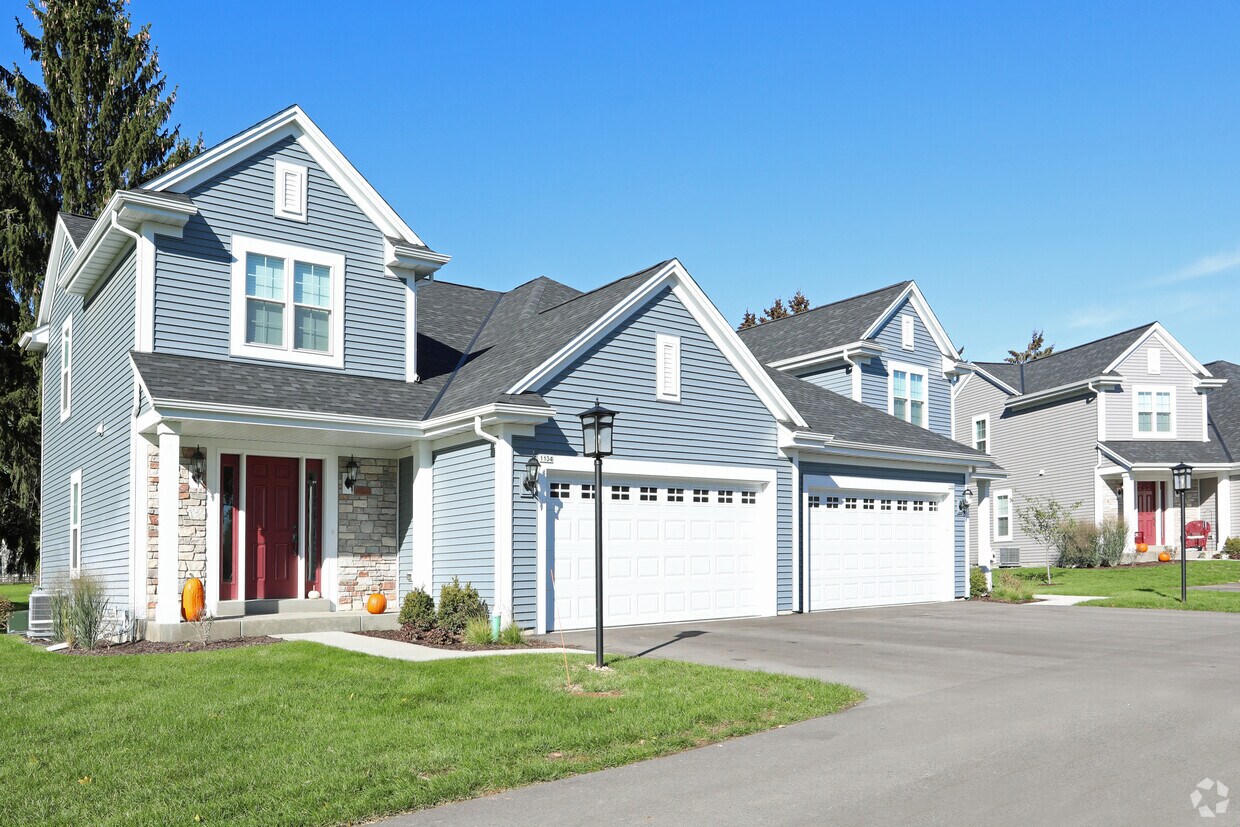 Mukwonago Townhomes Apartments at 1014 River Park Cir W Mukwonago, WI