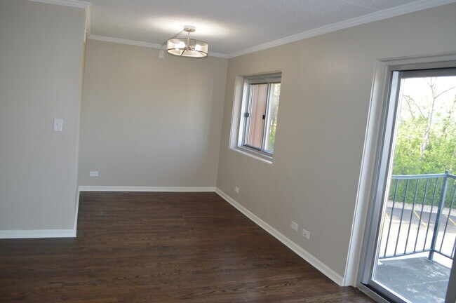 Building Photo - 3219 W Parkway Dr