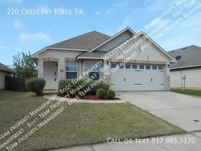 Building Photo - 220 Cres Ridge Dr